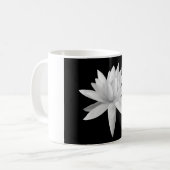 Mug Lily Lotus Photographie d'art noir et blanc (Devant gauche)