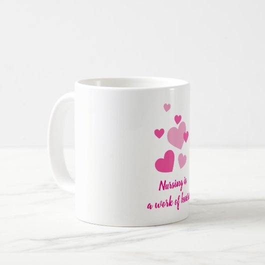 Mug L'infirmière est une oeuvre de conception rose du  (Devant gauche)