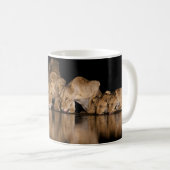 Mug Lion Pride Drinks at the Water Hole at Night (Devant droit)