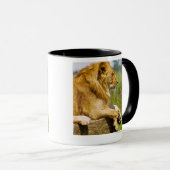 Mug Lion se trouvant sur une roche (Devant droit)