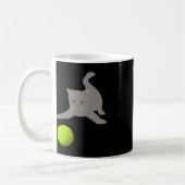 Mug Little Kitten Jouant Avec Un Chat À Balle De Tenni (Gauche)