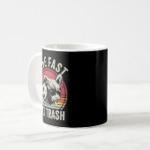 Mug Live Fast Eat Trash Possum Et Raccoon (Devant gauche)