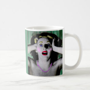 Mug Liz est horrifiée et terrifiée