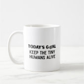 Mug L'objectif d'aujourd'hui Garder les petits humains (Gauche)