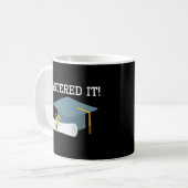 Mug L'obtention du diplôme 2018 de maîtrise a maîtrisé (Devant gauche)