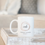 Mug Logo moderne Faux Rose Gold Abstrait<br><div class="desc">Élégante tasse de logo comporte un élément abstrait en or faux rose,  encerclant vos initiales ou monogramme dans le script de calligraphie moderne. Personnalisez avec deux champs de texte personnalisés en dessous de votre nom et titre ou nom commercial.</div>