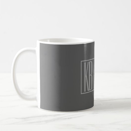 Mug Logo moderne, gris sur gris foncé, initiales et no (Gauche)