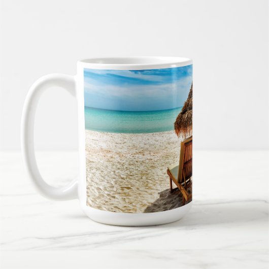 Mug Lounge on beach throw pillow (Gauche)