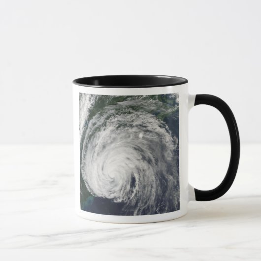 Mug L'ouragan Earl au large du centre-Atlantique (Droite)