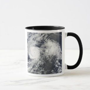 Mug L'ouragan Felicia et le cyclone Enrique à l'est de