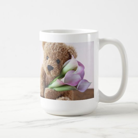 Mug l'ours en peluche tenant des lys de calla (Droite)