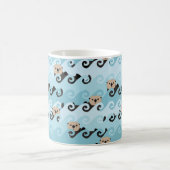 Mug Loutres de mer mignonnes montant les vagues (Centre)