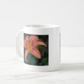 Mug Lovely Tawny Daylily Vêtements et cadeaux (Devant gauche)