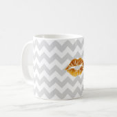Mug Lt Grey Blanc Chevron, Gold Lipstick Kiss (Devant gauche)