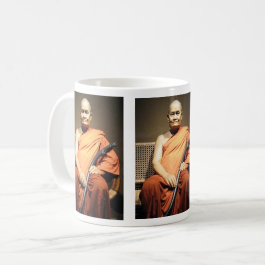 Mug Luang Poo Cha Subhaddho ... Moine bouddhiste (Devant gauche)