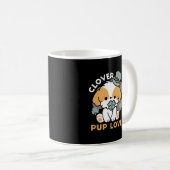 Mug Lucky Pup with Clover - St. Patrick's Day Cadeau (Devant droit)