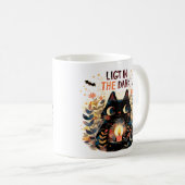 Mug Lumière dans l'obscurité - Chat aux bougies (Devant droit)