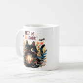 Mug Lumière dans l'obscurité - Chat aux bougies (Devant gauche)