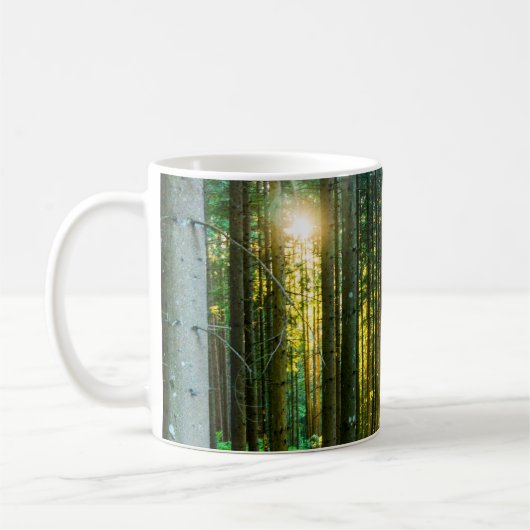 Mug Lumière Du Soleil À Travers Les Arbres Forestiers (Gauche)