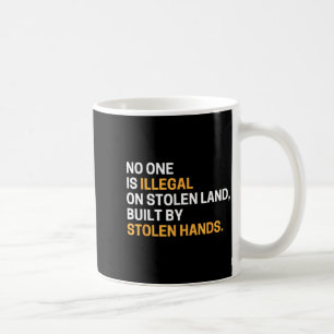 Mug L'un est illégal sur une terre volée construite pa
