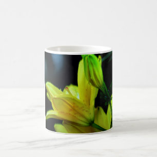 Mug Lys jaunes avec effet éolien par Shirley Taylor
