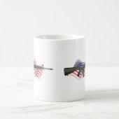 Mug M16 Rifle avec drapeau américain (Centre)