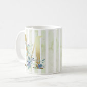 Mug M, initiale dorée sur bandes bleues et blanches (Devant gauche)