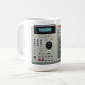 Mug Machine de tambour d'Akai MPC 2000 (Devant gauche)