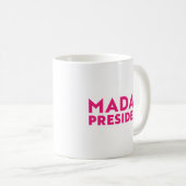 Mug Madame la Présidente, typographie moderne rose cha (Devant droit)