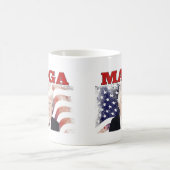 Mug MAGA American Flag Trump texte rouge (Centre)