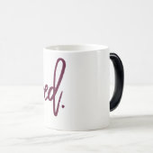 Mug Magique Aimé. Typographie de script moderne de Bourgogne (Devant droit)