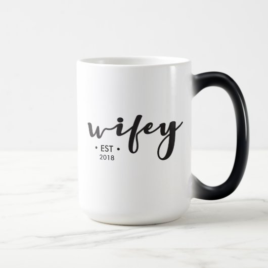 Mug Magique Année d'établissement Personnalisé Wifey script mo (Droite)
