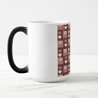 Mug Magique avec les coeurs volants, les enveloppes d'amour et