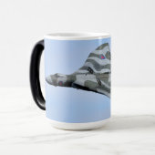 Mug Magique Avro Vulcan B.2 (Devant gauche)