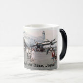 Mug Magique Base aérienne de Tachikawa, Japon (Devant droit)