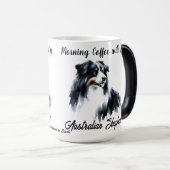 Mug Magique Black moderne sur café blanc Australian Shepherd (Devant droit)