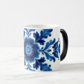 Mug Magique Bleu et blanc floral (Devant droit)