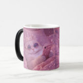 Mug Magique Chat de princesse gâtée textant au lit (Devant gauche)