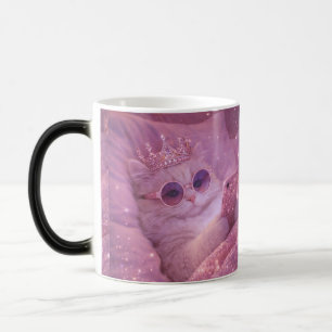 Mug Magique Chat de princesse gâtée textant au lit