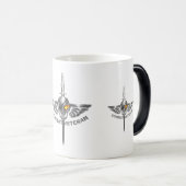 Mug Magique Crâne ailé de combat avec Dagger (Devant droit)