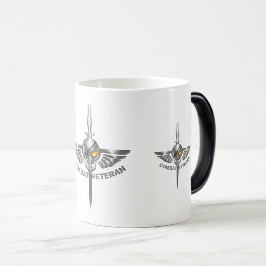 Mug Magique Crâne ailé de combat avec Dagger (Devant droit)