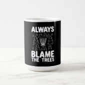 Mug Magique Disk Golf Toujours Blâmer Les Arbres (Centre)