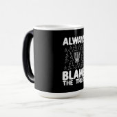Mug Magique Disk Golf Toujours Blâmer Les Arbres (Devant gauche)