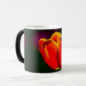 Mug Magique Fleur de tulipe rouge (Devant gauche)