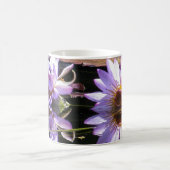 Mug Magique Fleur pourpre de nénuphar dans la fleur (Centre)