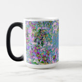 Mug Magique Fleurs sauvages rétro violet, vert et bleu sur ros (Gauche)