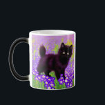 Mug Magique Gustav Klimt Black Kitten<br><div class="desc">Mug magique avec un chaton noir Gustav Klimt ! Cette beauté aux yeux larges pose dans un champ vert de fleurs violettes. Un cadeau bien pensé pour les amateurs d'art amoureux des chats et autrichiens !</div>