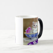 Mug Magique Illustration vintage de chaton blanc (Devant droit)
