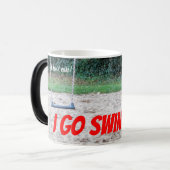 Mug Magique Je m'en fiche ! JE SUIS EN TRAIN DE NAGER ! (Devant gauche)