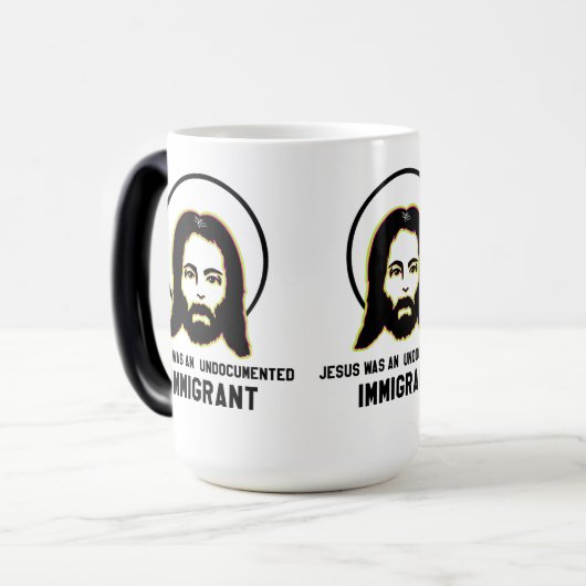 Mug Magique Jésus Était Un Immigrant Sans Papier, Une Trippée  (Devant gauche)